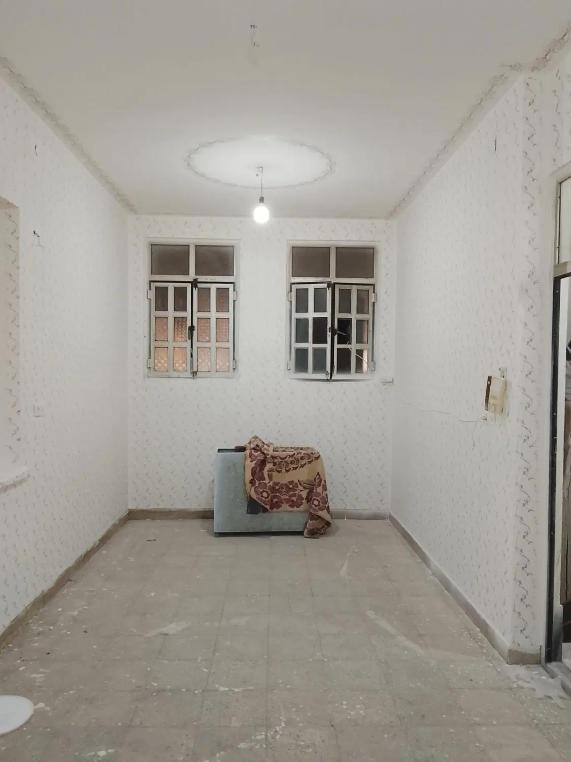 خانه سه طبقه مسکونی
