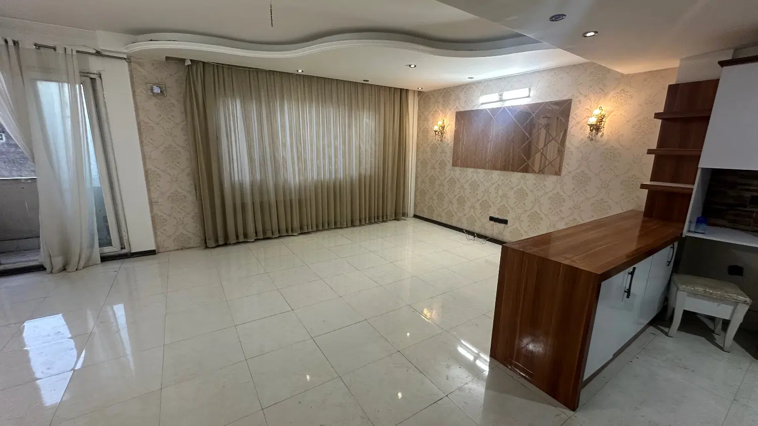 اپارتمان ۸۲متری   دو خواب  در الهیه ۶ - تخلیه