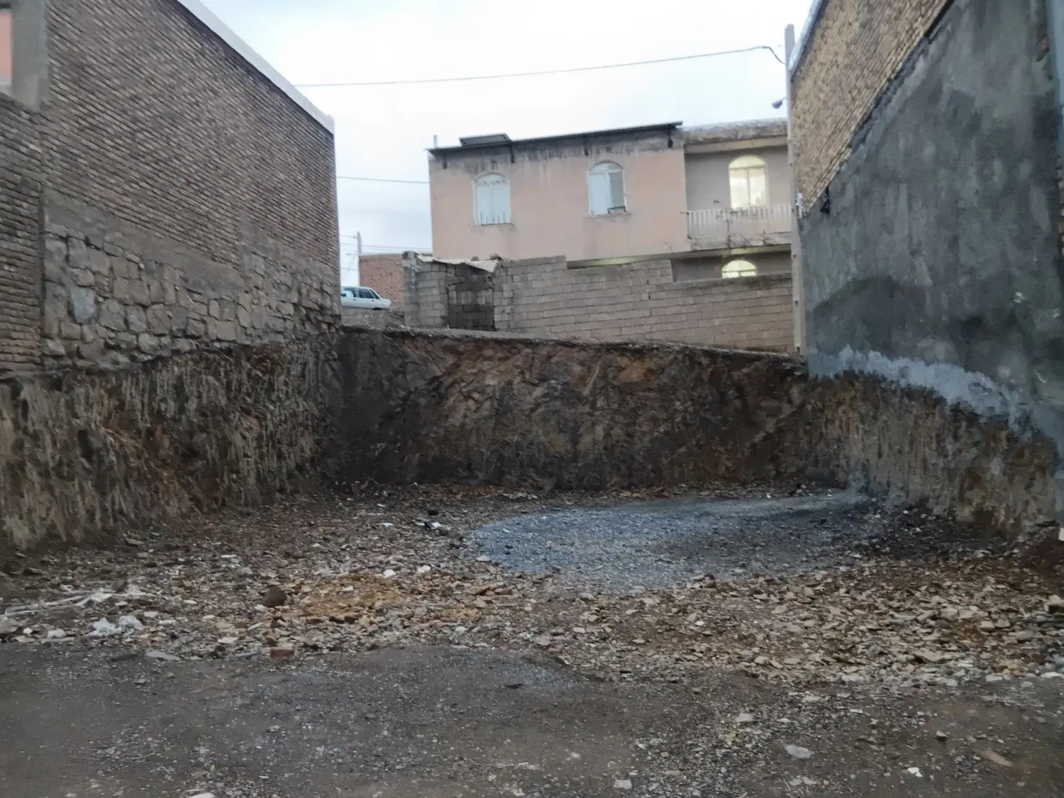 زمین حسن آباد۱۳۰ متر