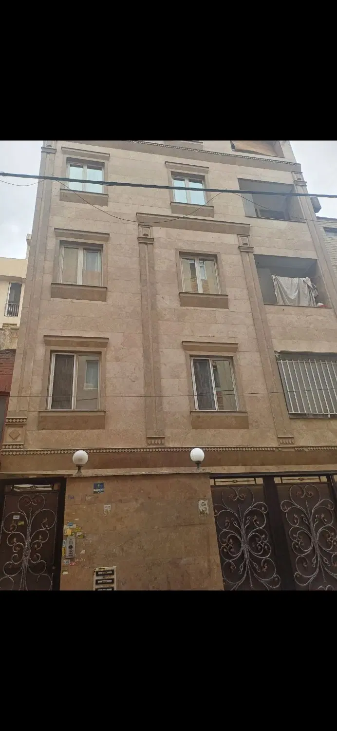 آذربایجان  رودکی  کلنگی  120 متر تراکم مفید  جواز