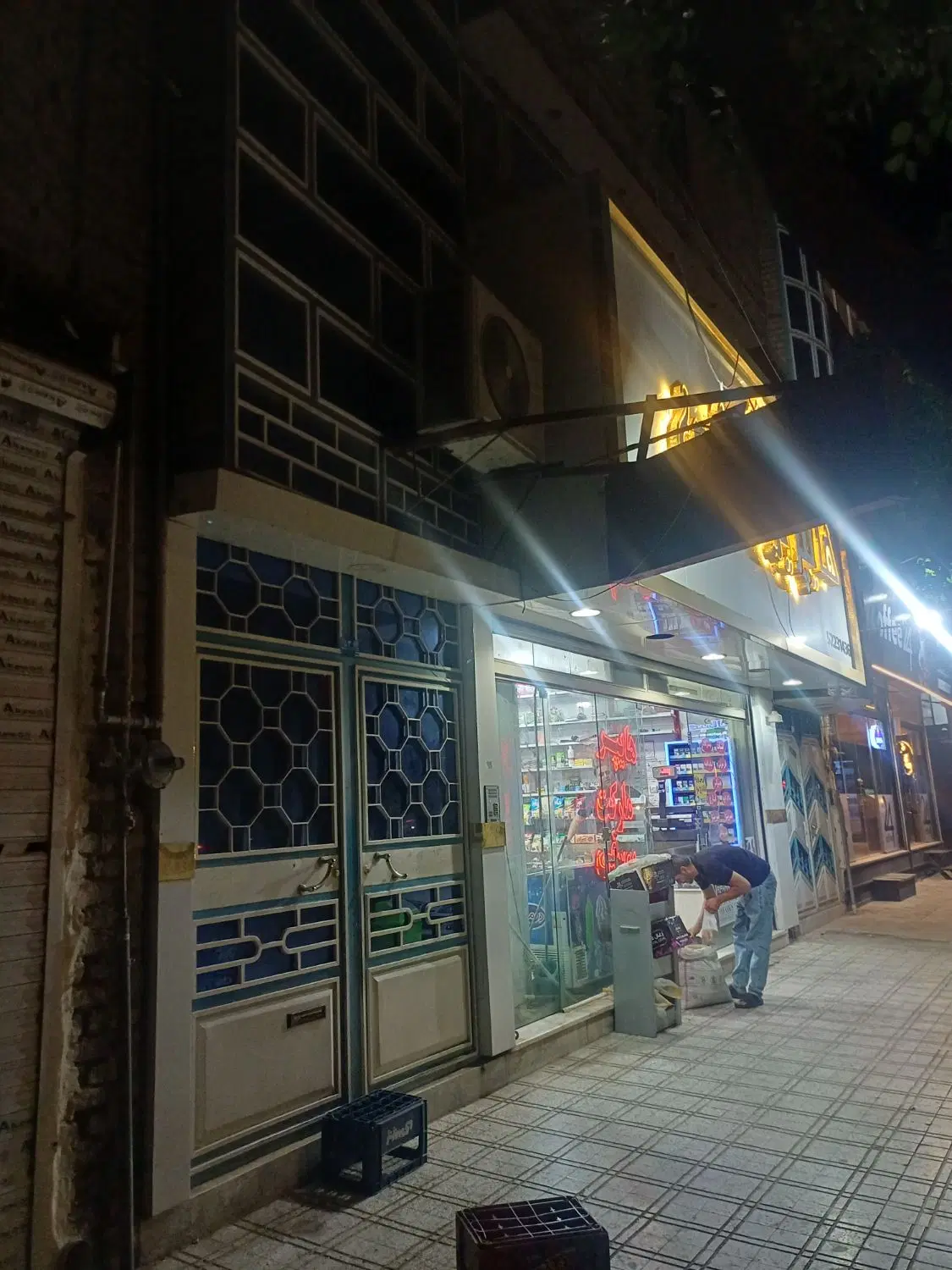 سه طبقه با33مترمغازه تجاری حاشیه بهشتی