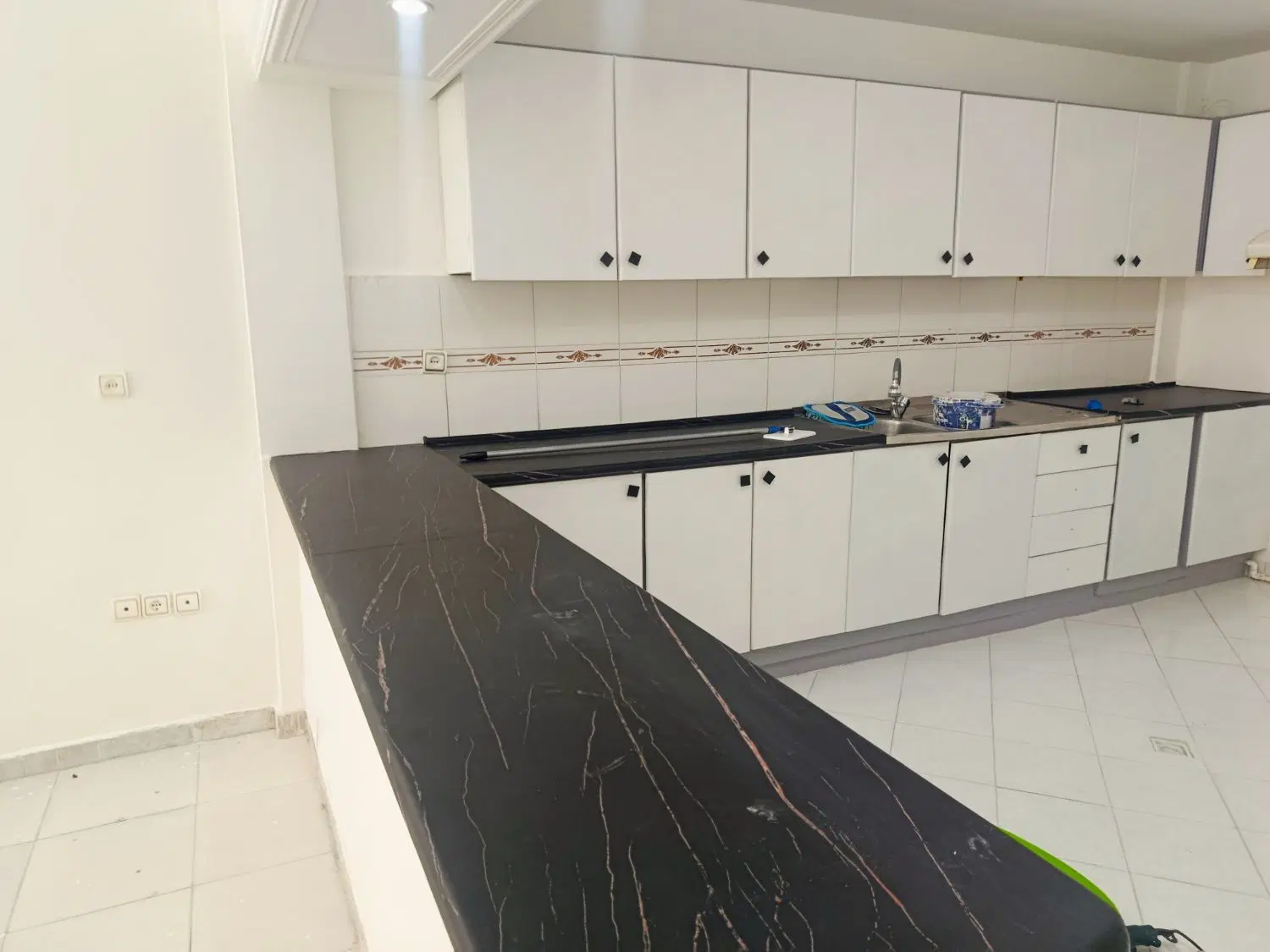 صدف _ ۱۰۳ متر همکف _ وکیل اباد
