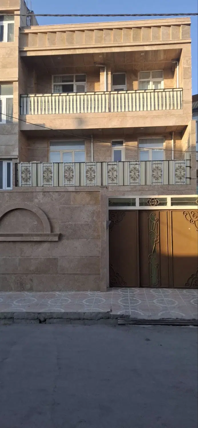 منزل‌ مسکونی 3طبقه