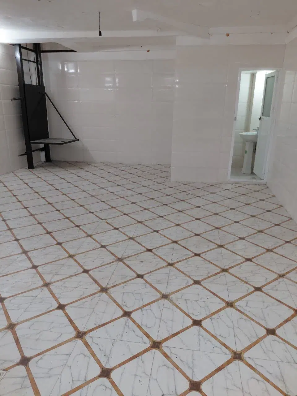یک باب مغازه تجاری