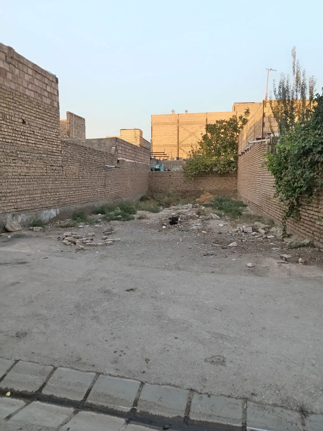 زمین موقعیت خوب برای ساخت وزندگی