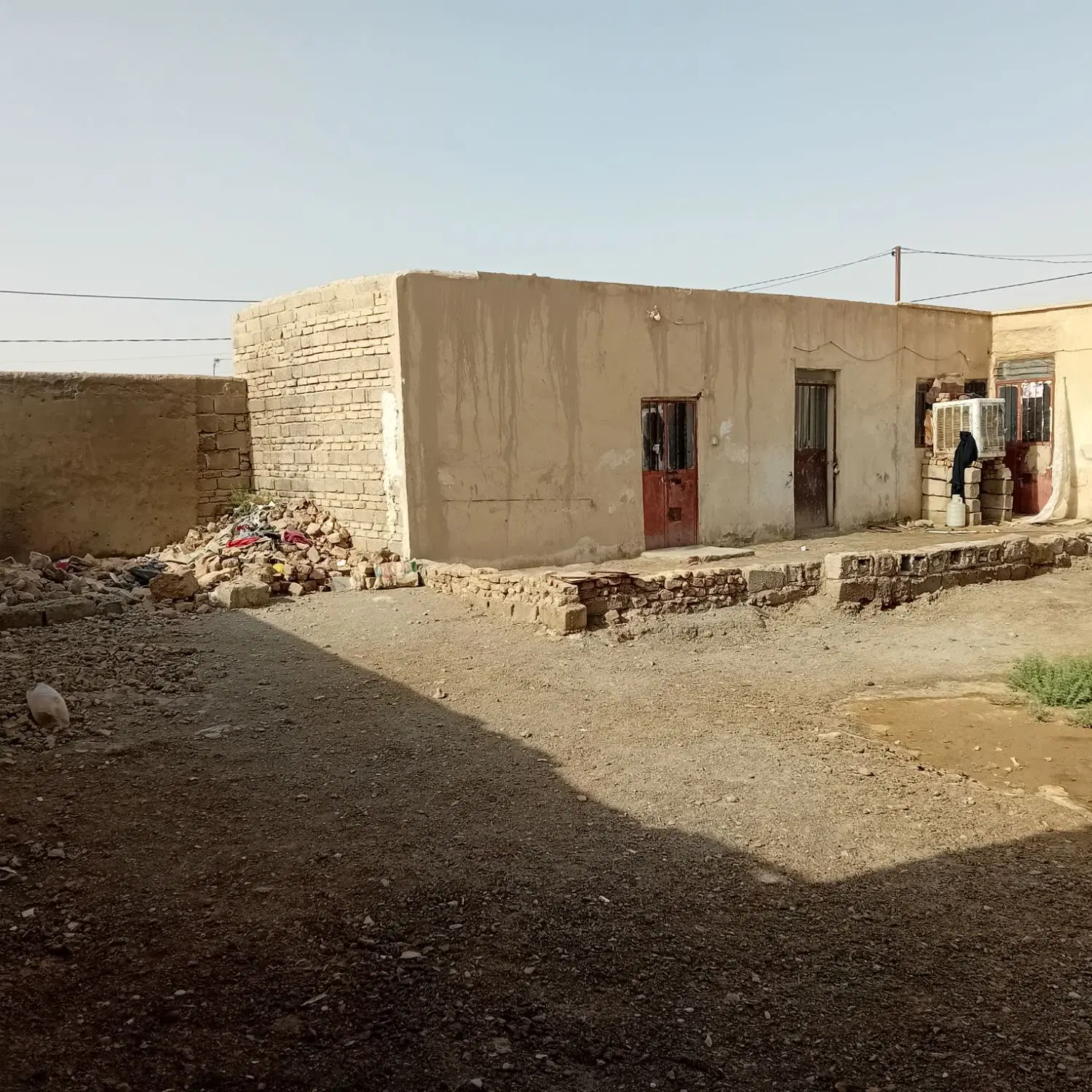 حیاط در کلوخی بفروش می‌رسد
