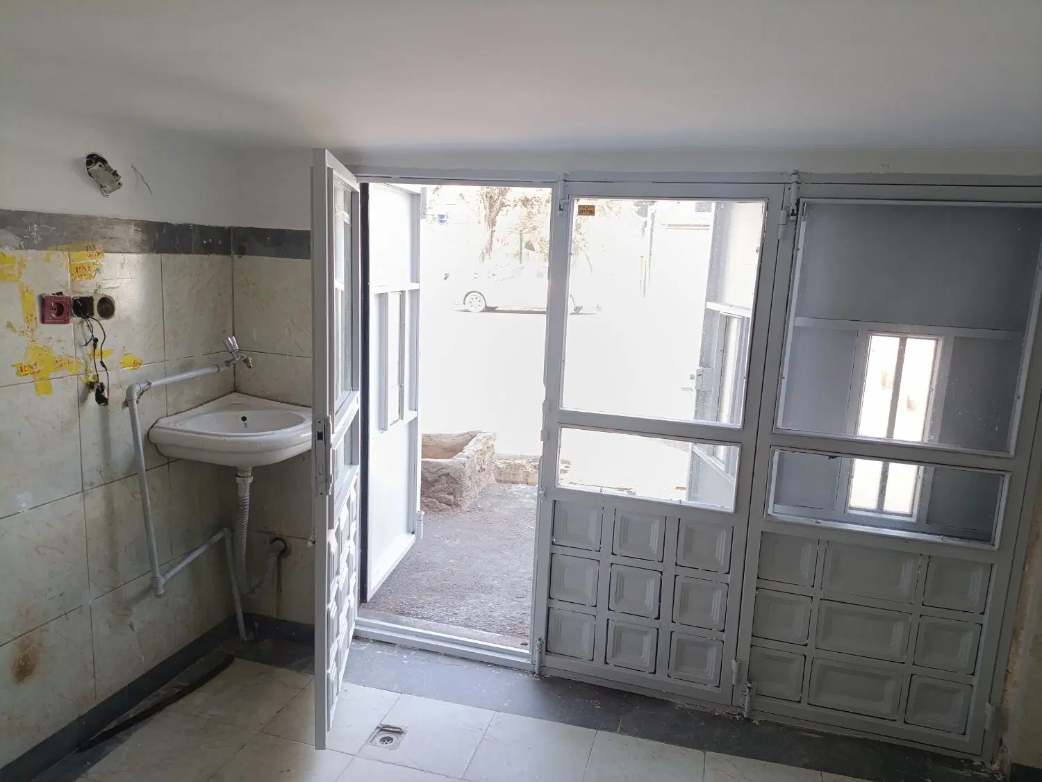 مغازه بر خیابان
