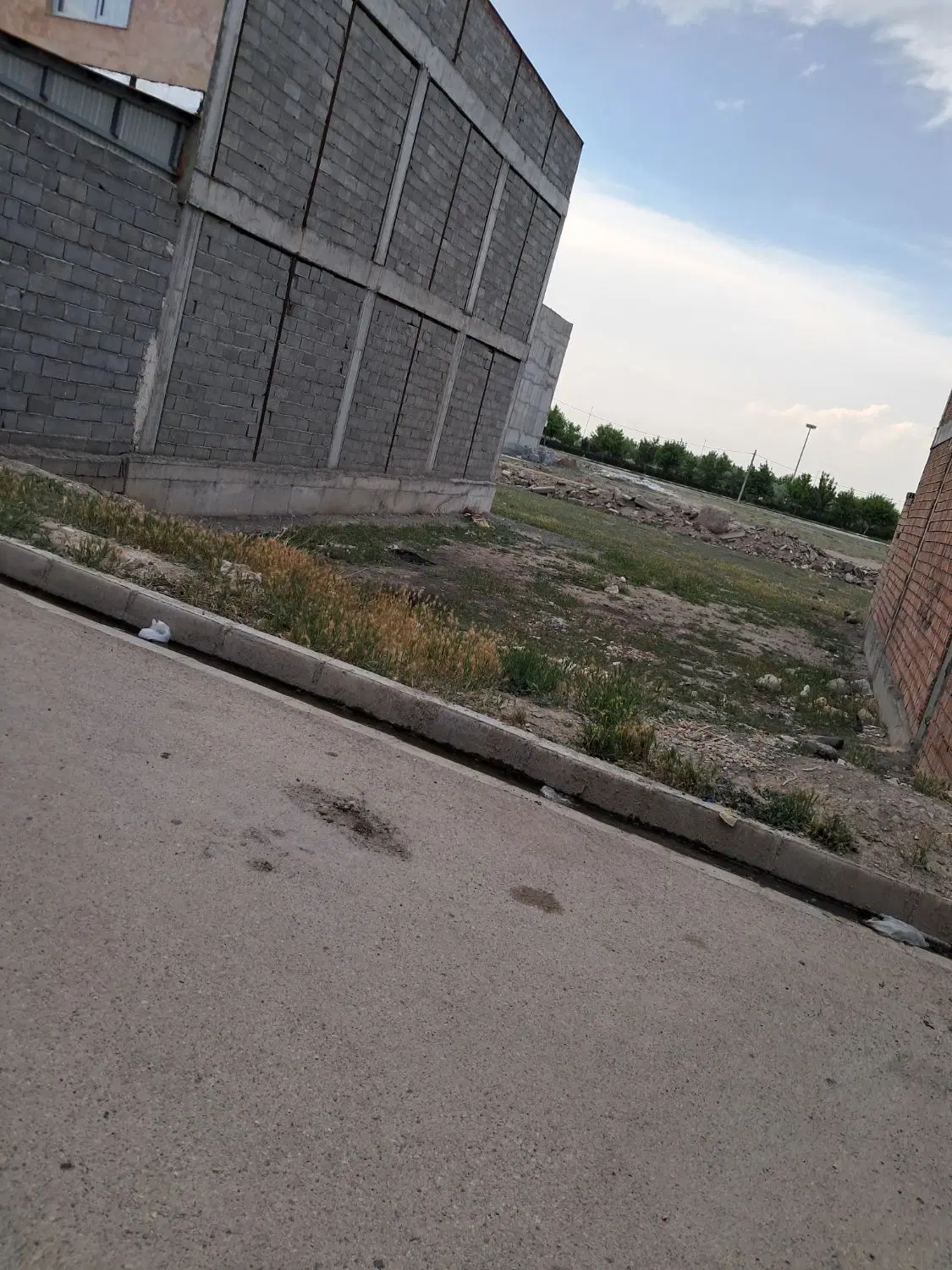 زمین ۱۶۲ متر سند دارد در شهرک نجف زاده