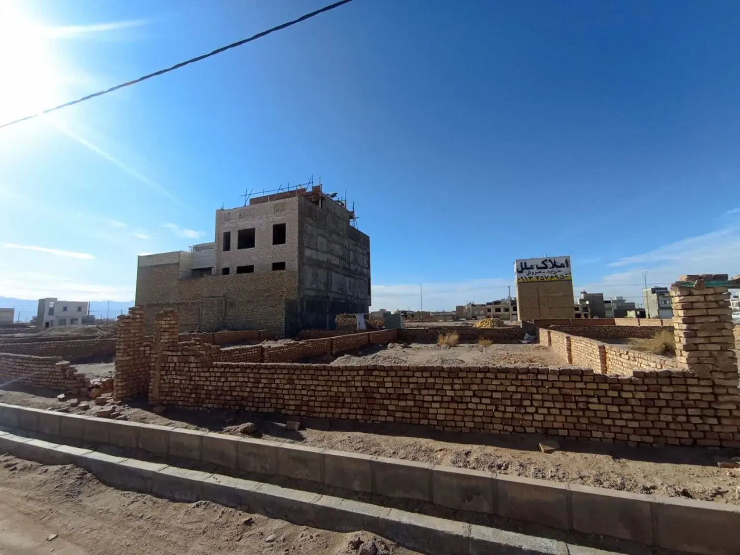 زمین اکرم اباد