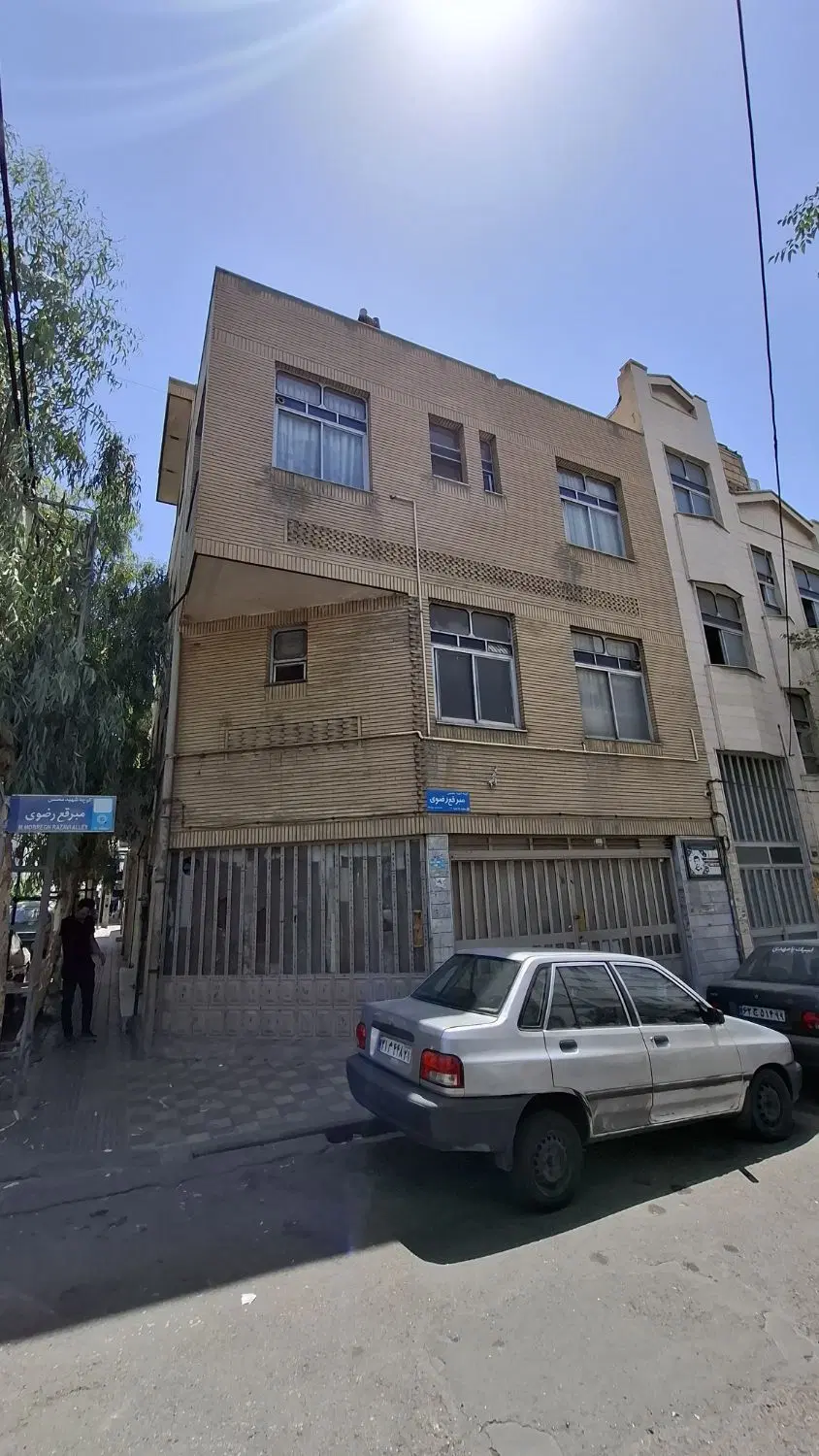 خانه ویلایی ۱۶۰ متری سر نبش