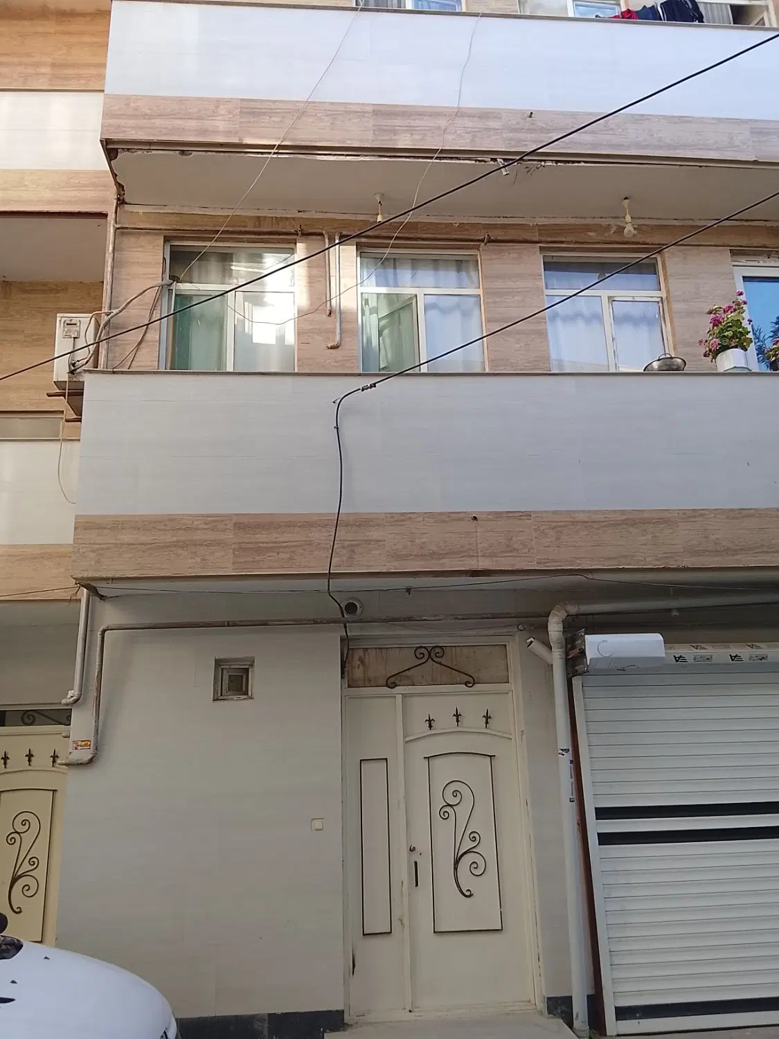 خانه 3طبقه واقع در بلوار ساوالان گلستان