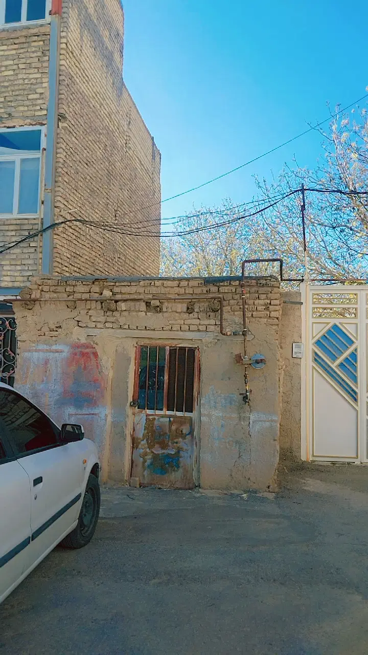 زمین فروشی