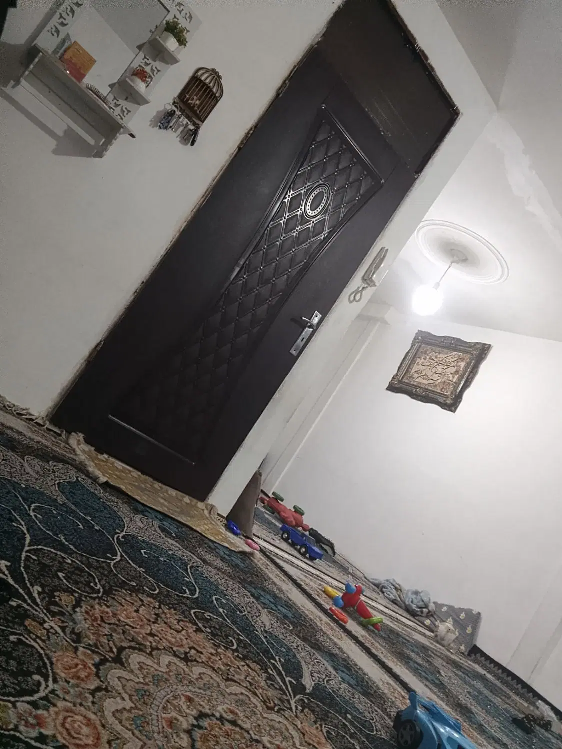 خانه ویلایی سه طبقه همکف مغازه پنجاه متر جهت فروش