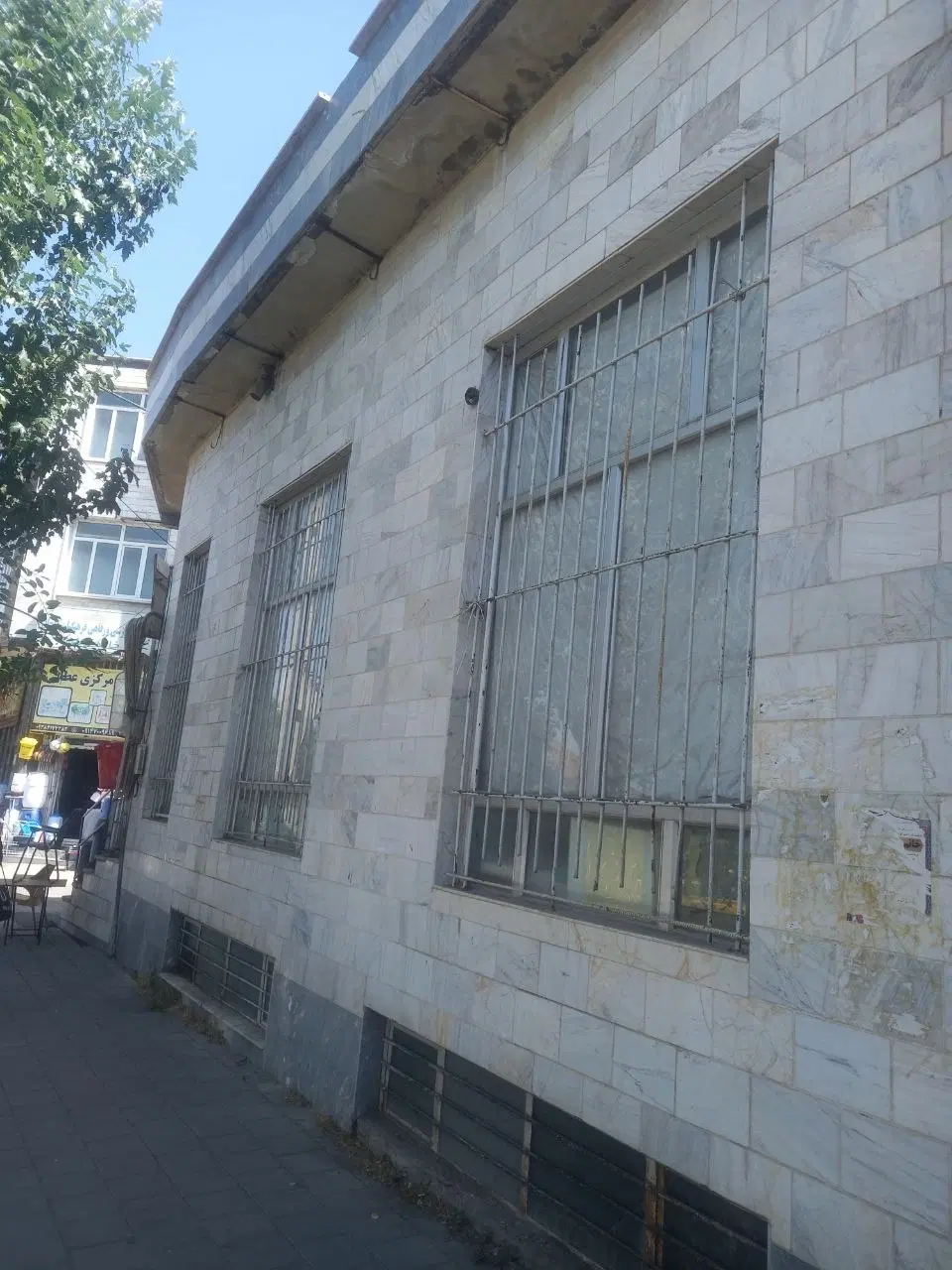 مزایده فروش عمومی فروشگاه مصرف کارمندان دولت