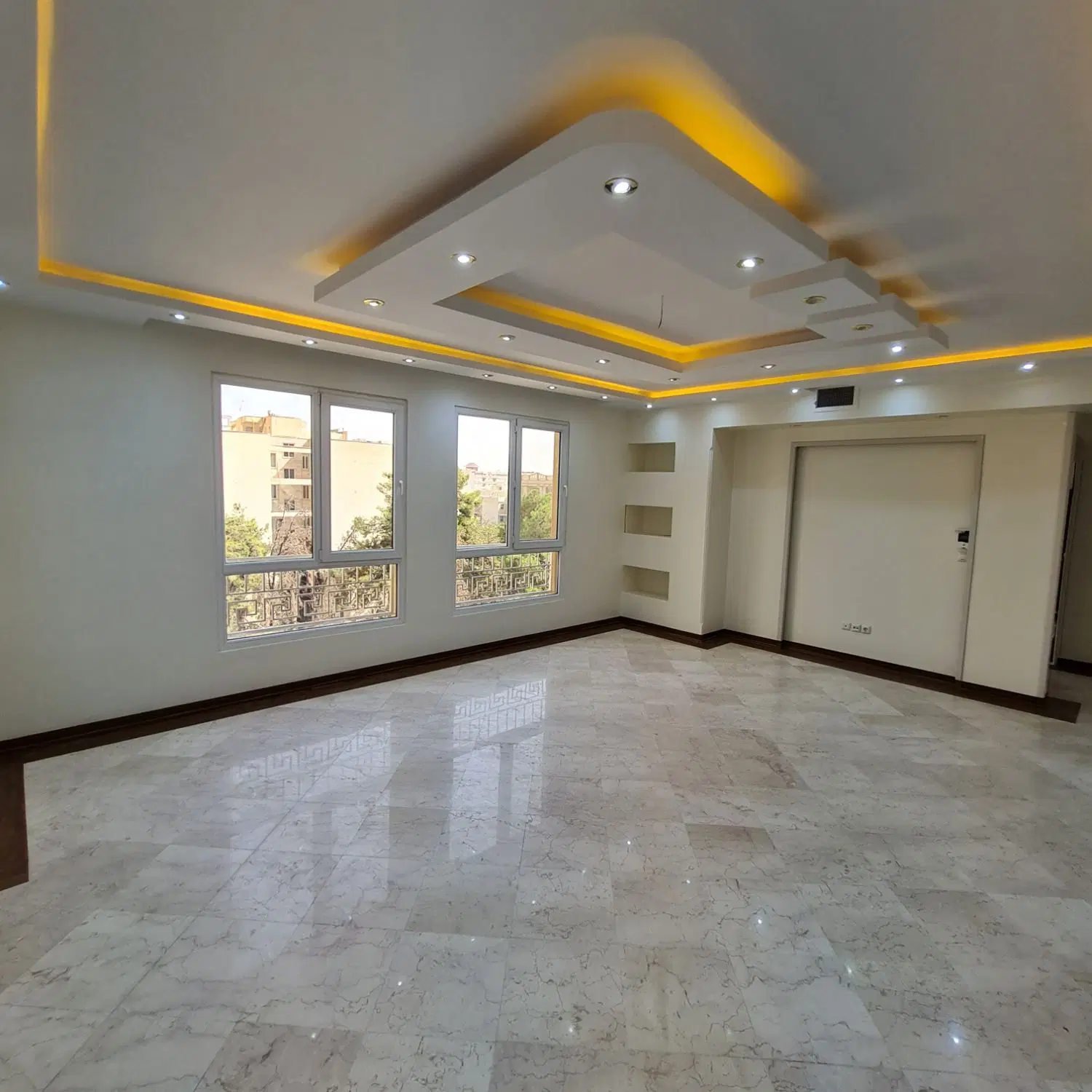 ۹۵متر ۲خواب_ فول امکانات ۸ساله _ سالن پرده خور