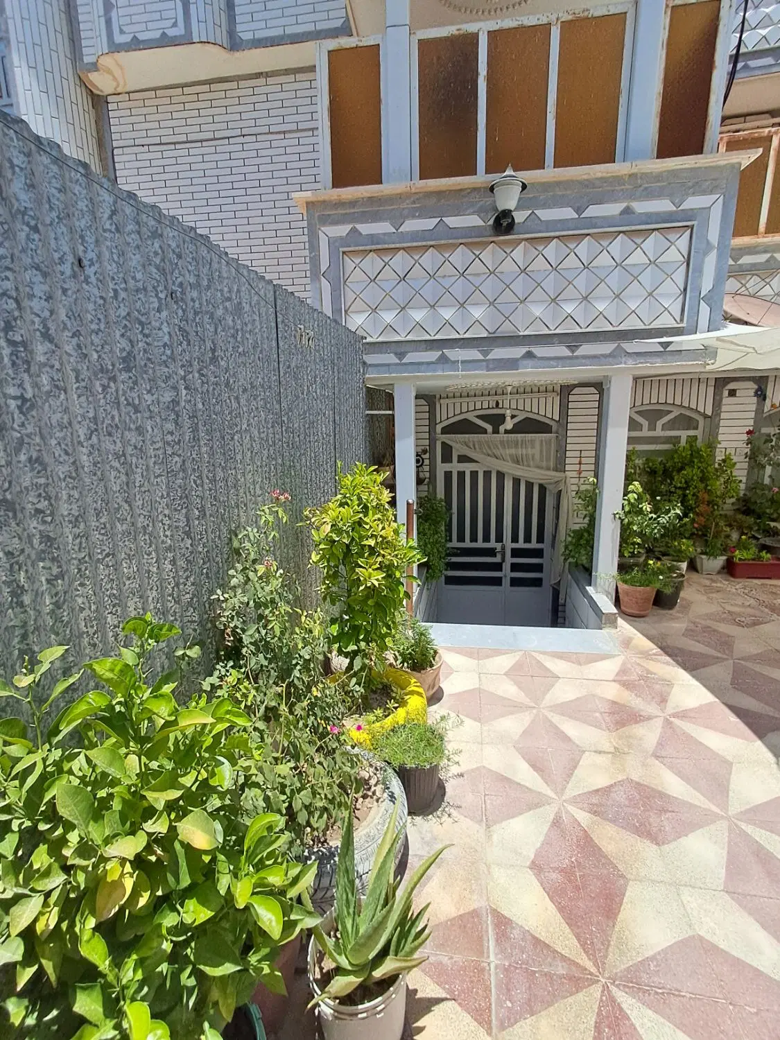 خانه ویلایی 150 متری خوش نقشه تمیز در باهنر