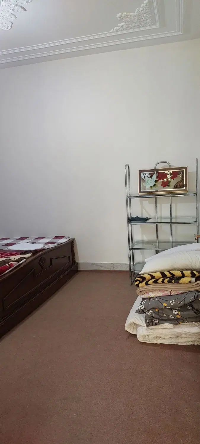 اپارتمان مبله یک خواب با حیاط ویلایی برای جای پارک