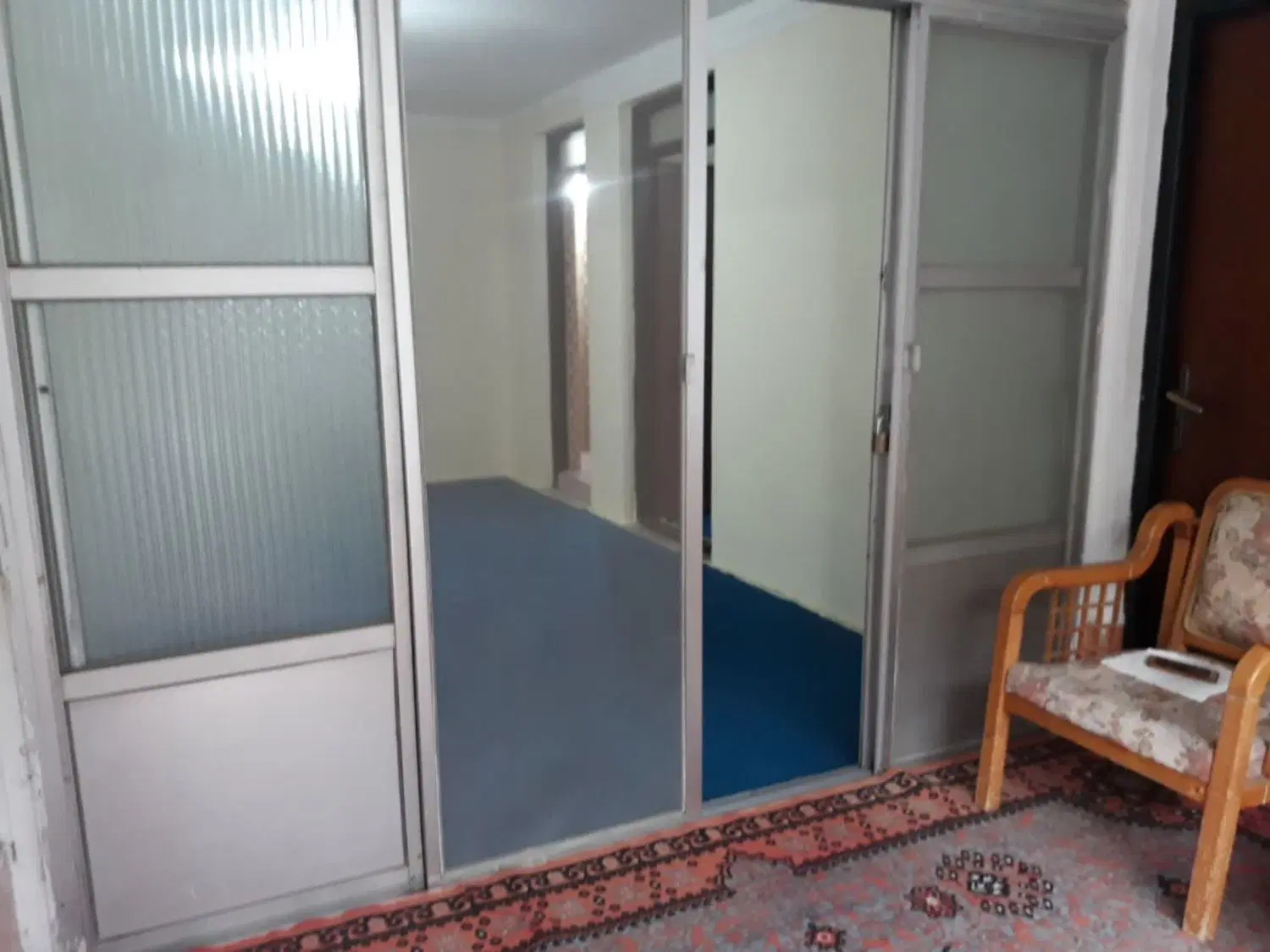 همکف ۱۰۰ متری  نزدیک سینما جهان نما