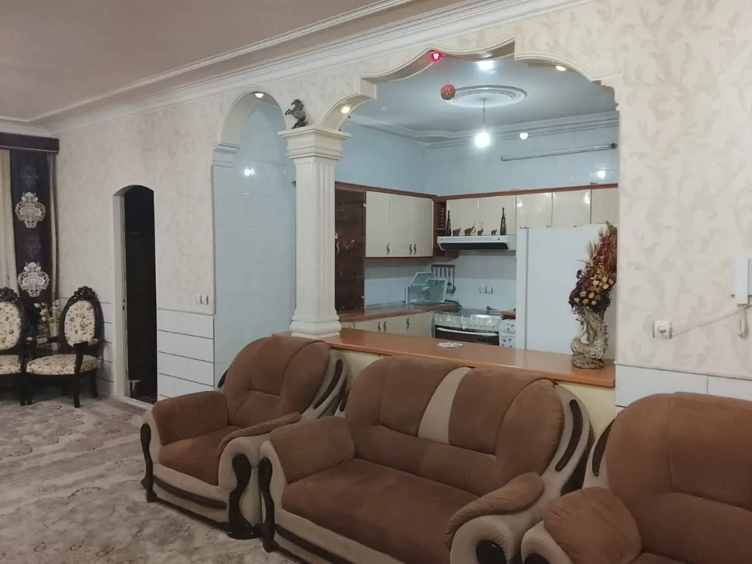 منزل دو طبقه مسکونی