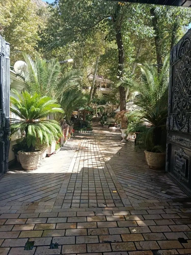 ۱۵۰ متر زمین