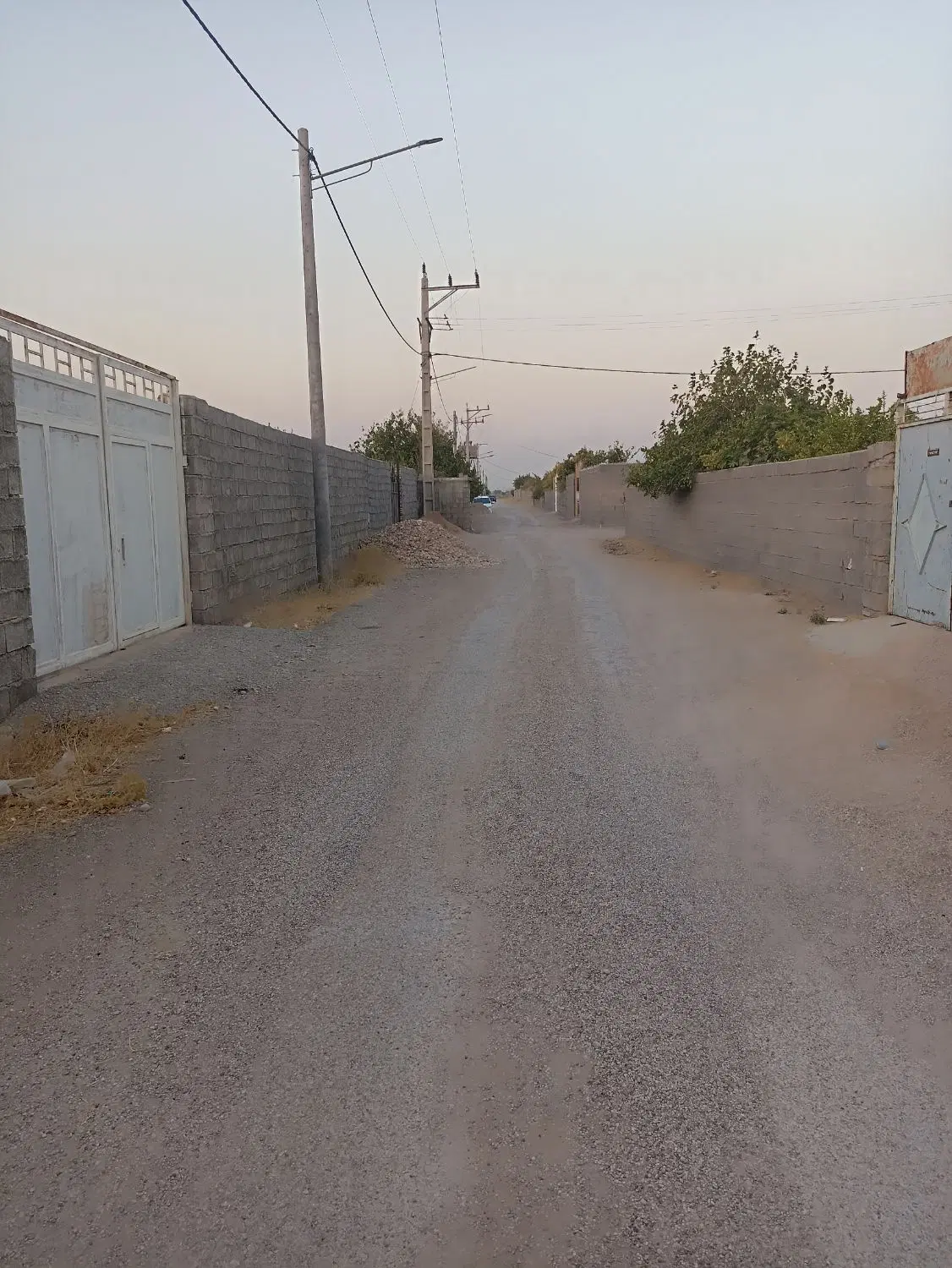 باغچه ۱۳۰۰ متری، چمگلک