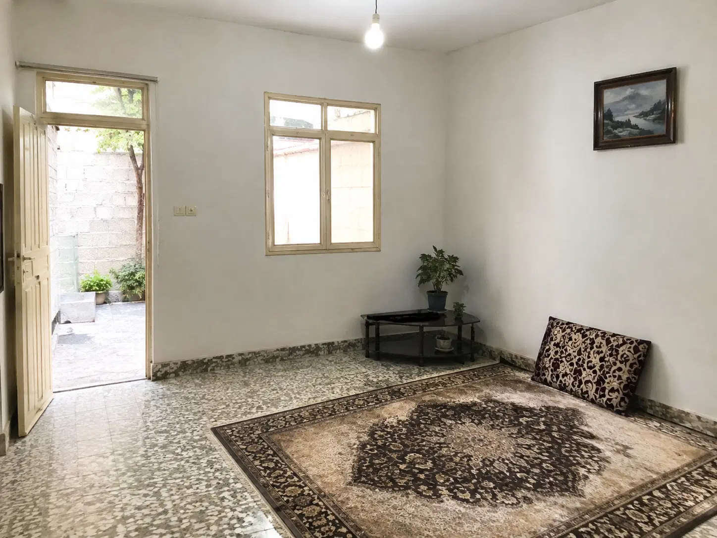 سوئیت ۹۰متری همکف بالکن دار شرق سپاه