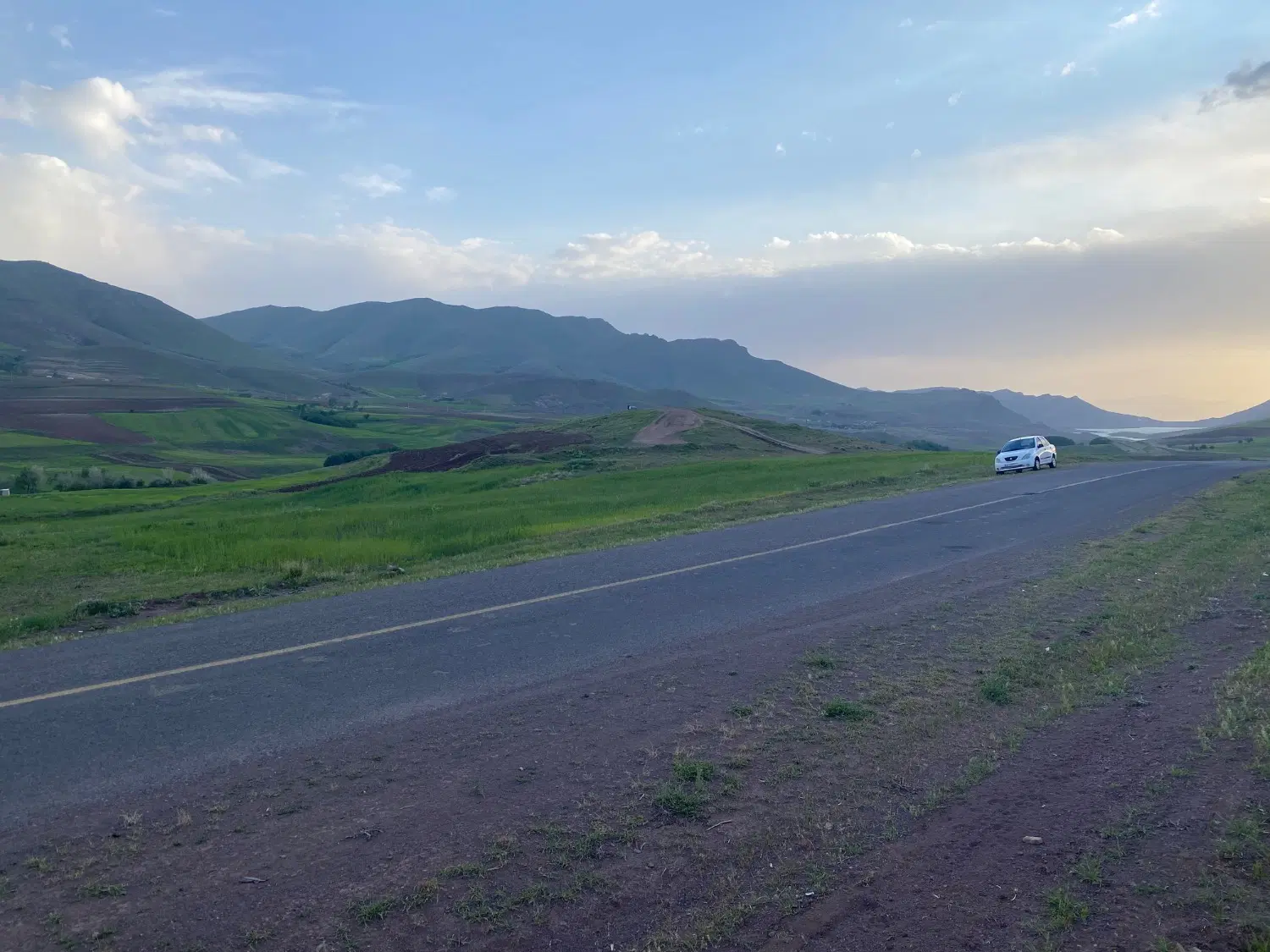 زمین ۳۰۰۰متر بر جاده در روستای تهم