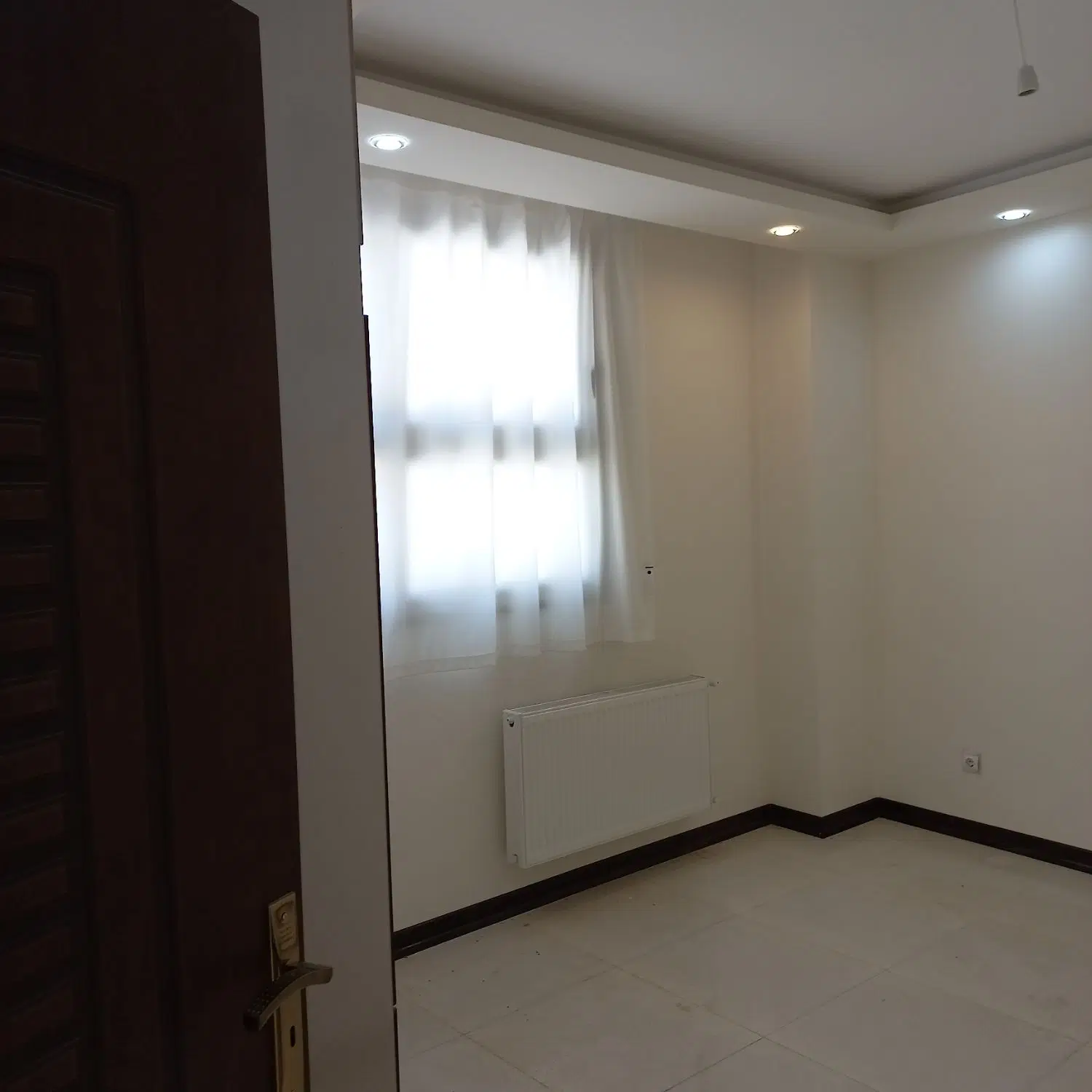 ۹۰ متر ۳ طرف نور بر خیابان بید ابادی