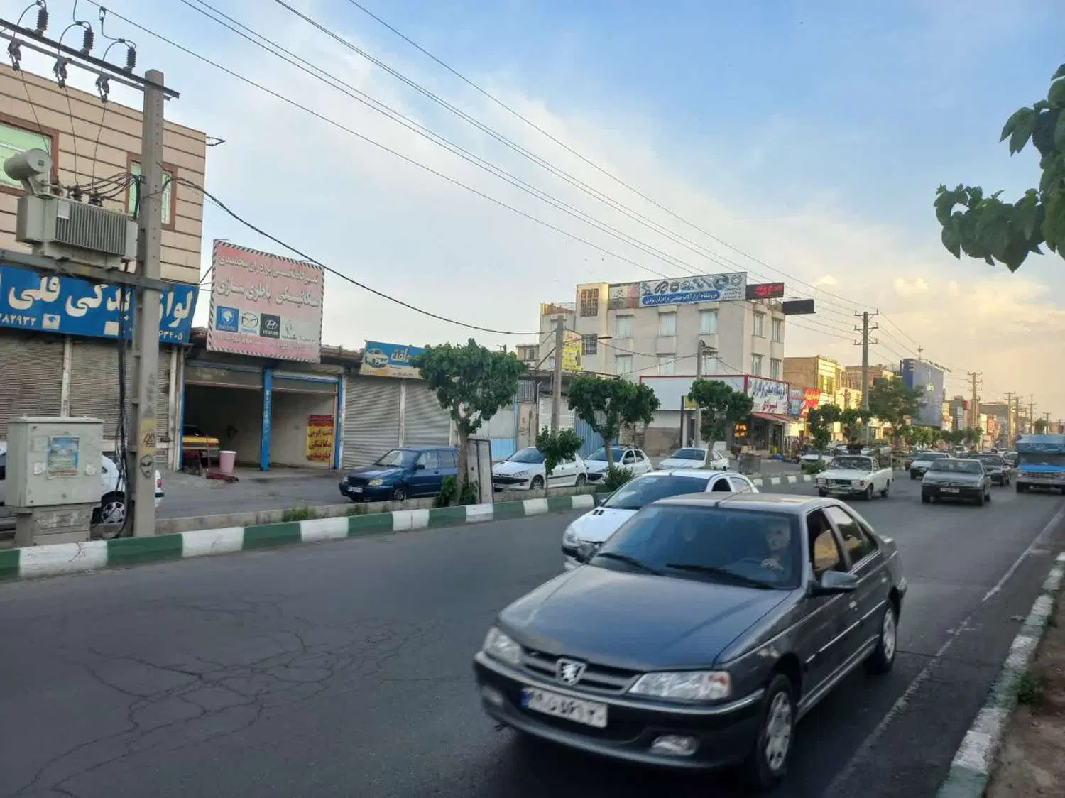 97متر مغازه دو کله (بر جاده اصلی آدران به شهریار)