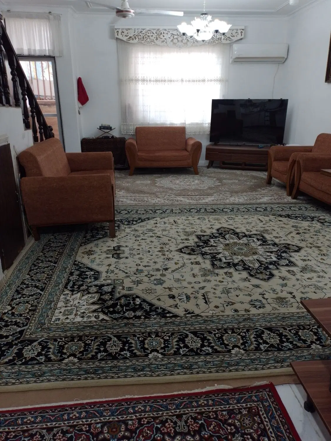 خونه ویلایی تمیز فاضلاب شهری کف سرامیک سند تک برگ