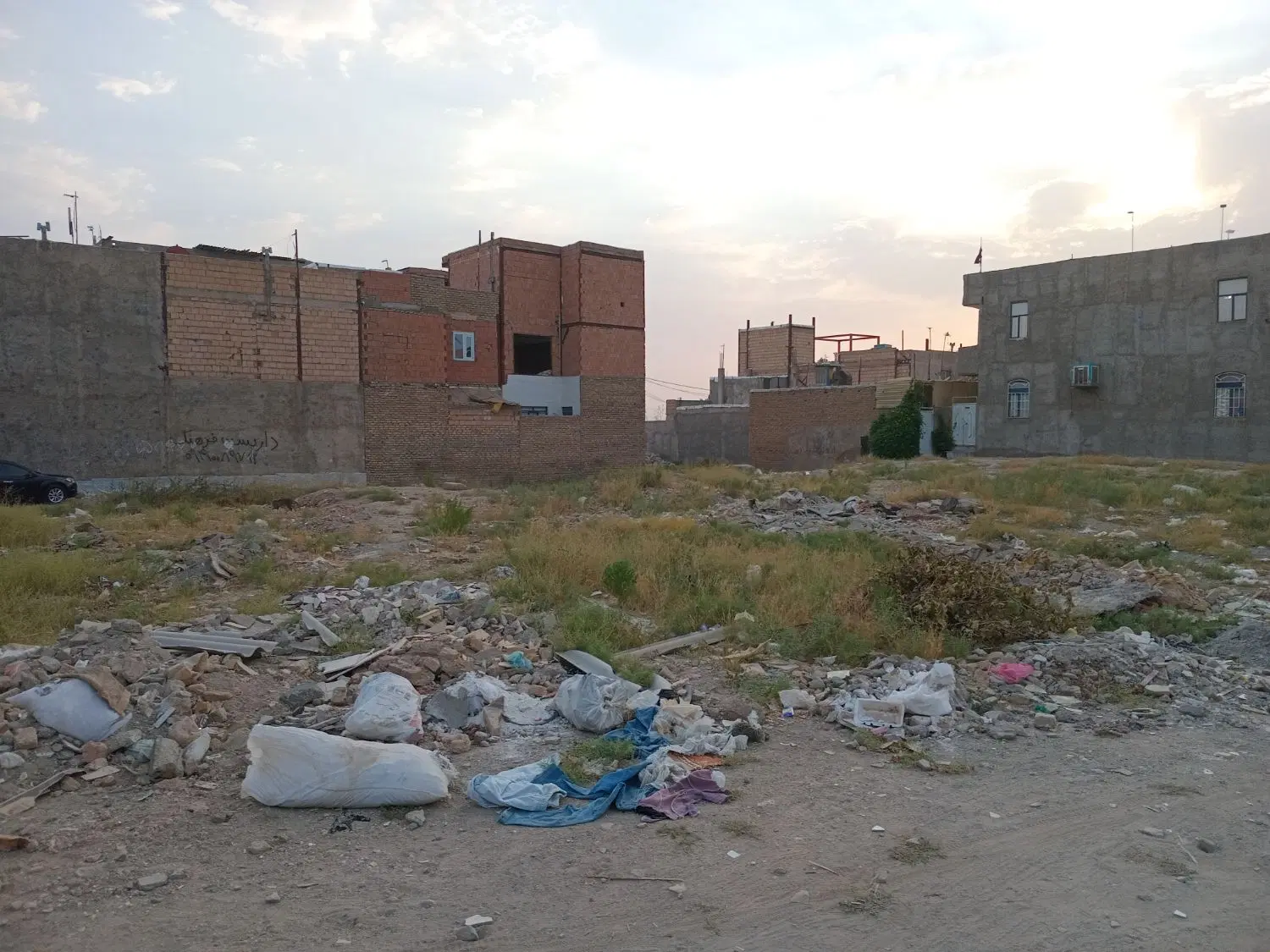 زمین مسکونی.