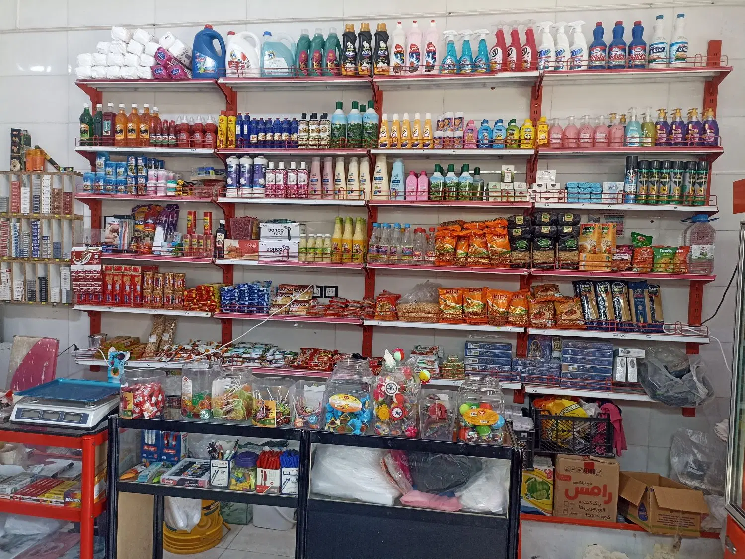 مغازه با تمام وسایل