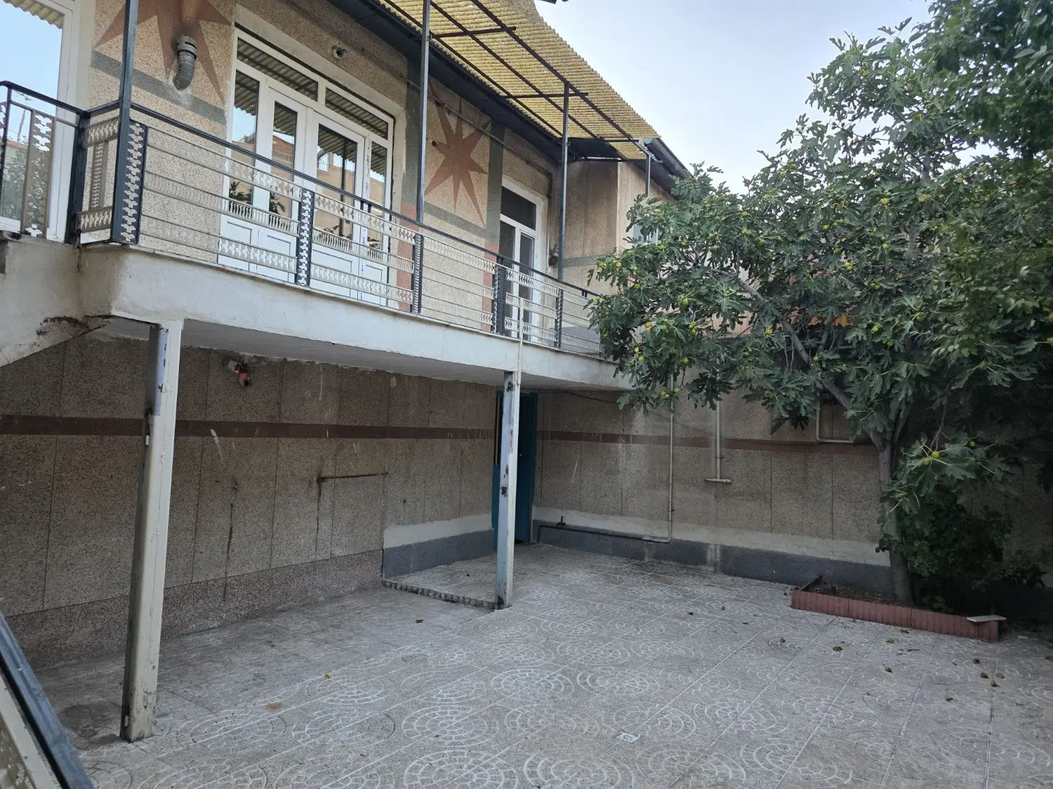 منزل ویلایی موقعیت عالی قابل تبدیل به خدماتی تجاری