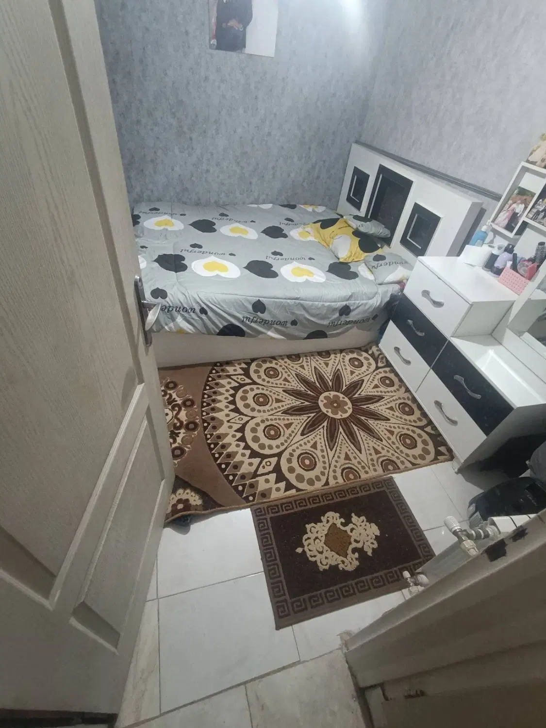 واحد هم کف ۶۵متری همراه با۷ متر حیاط خلوت