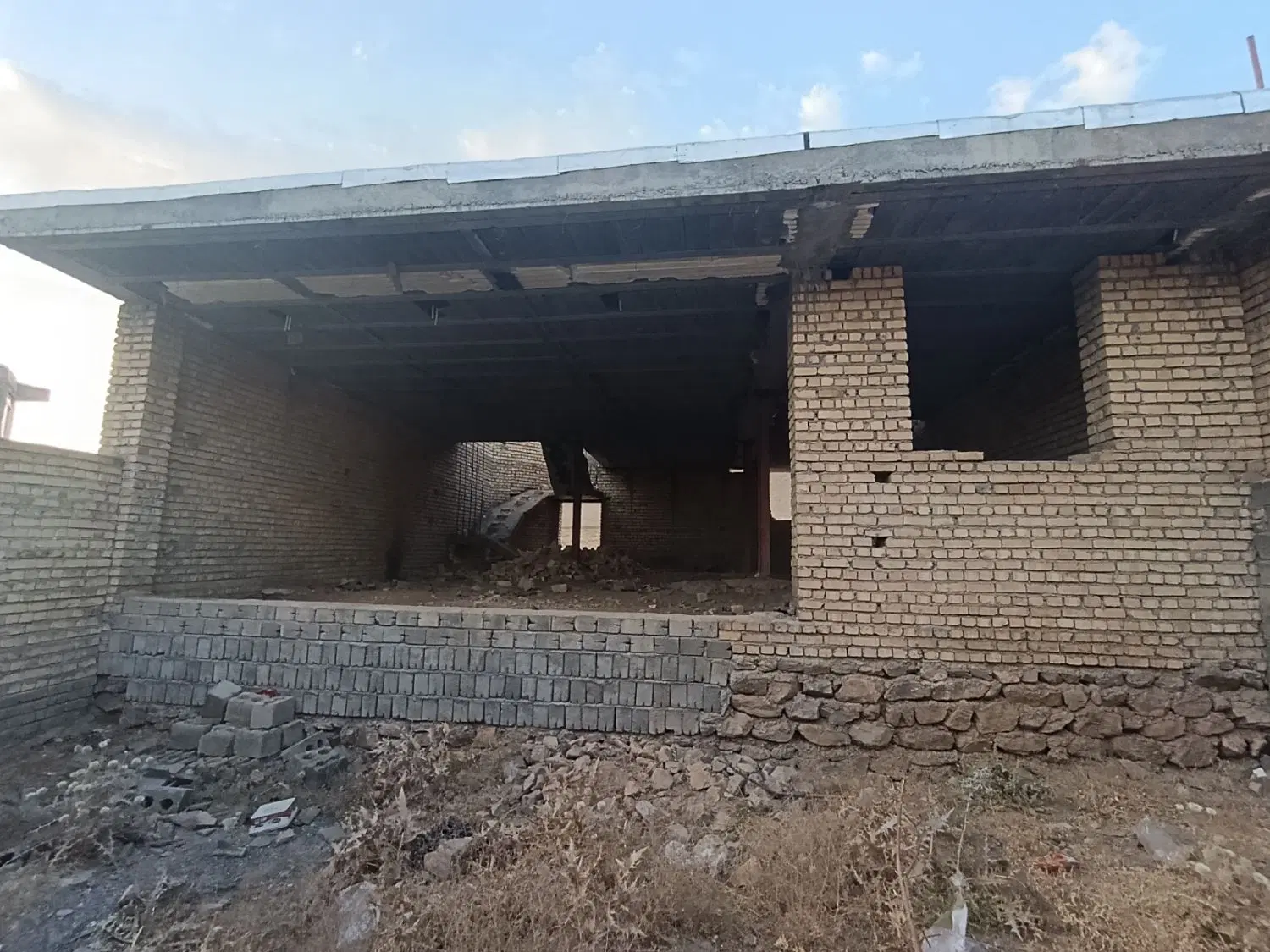 منزل مسکونی نیمه کاره دره بید