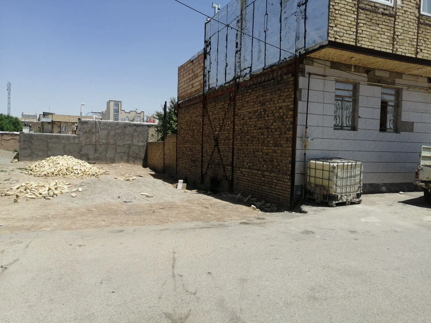 زمین 183 متری نرجه