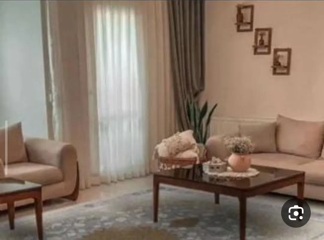 هم کف خیابان ناصرخسرو