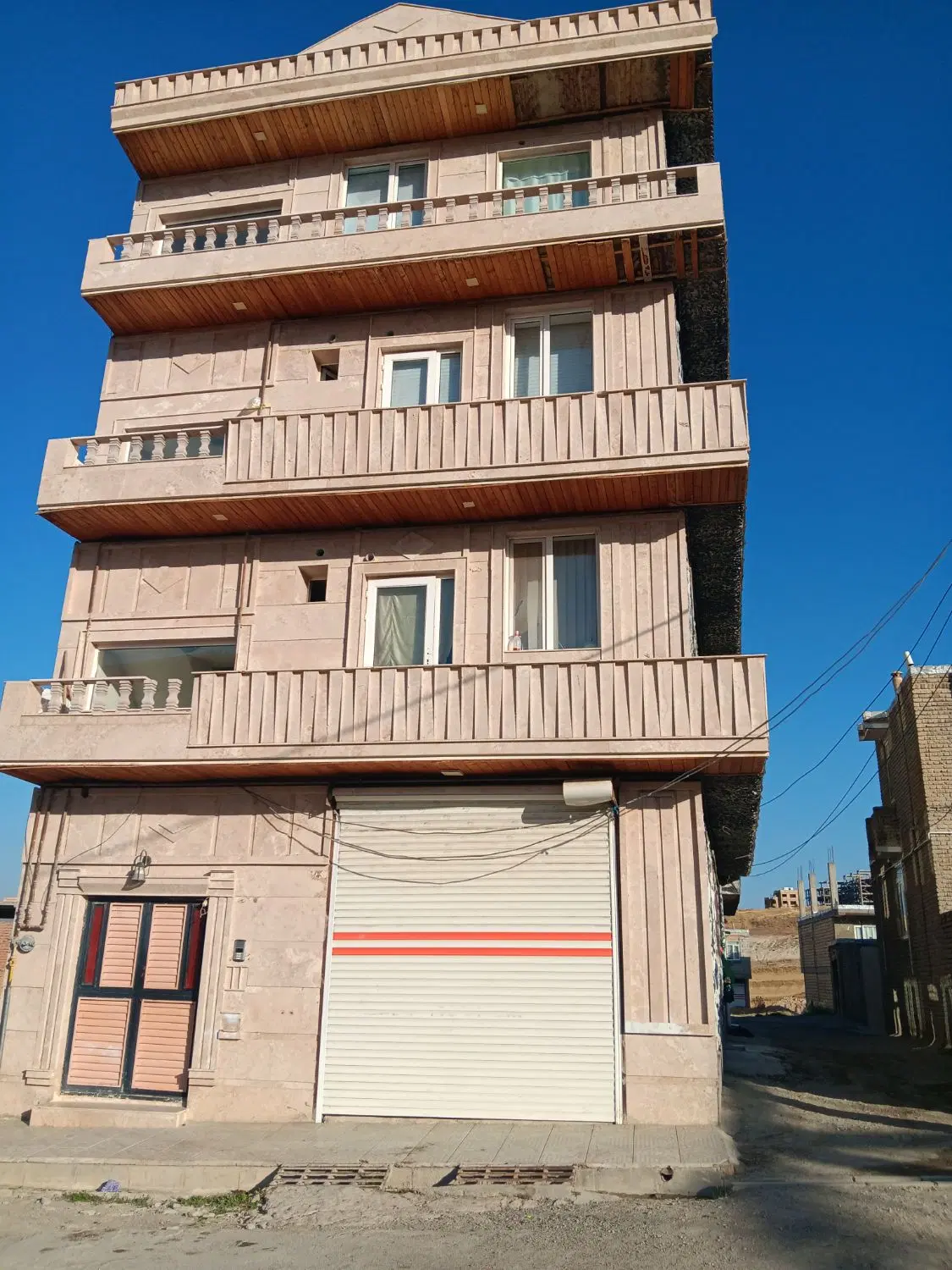 ساختمان مسکونی