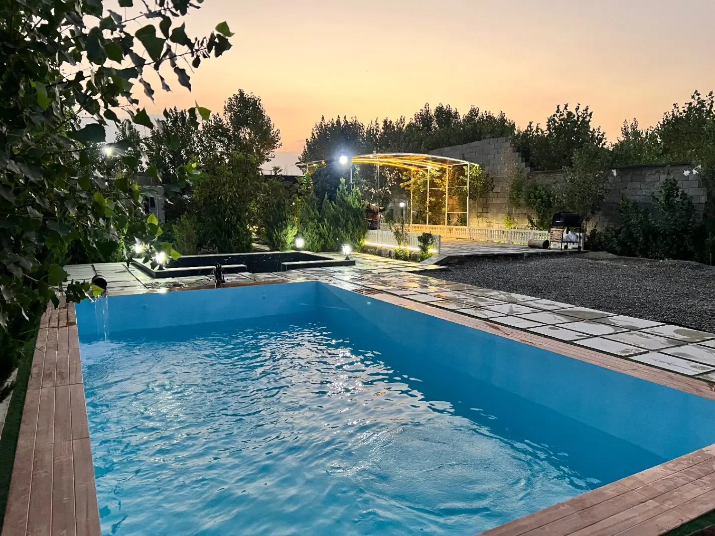 باغ و باغچه فیروز بهرام (اسدنژاد)