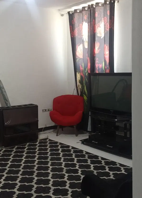 همخونه، ۲۰پول پیش سه میلیون اجاره