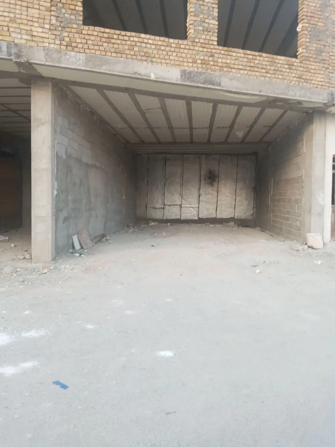 مغازه در کوه همت