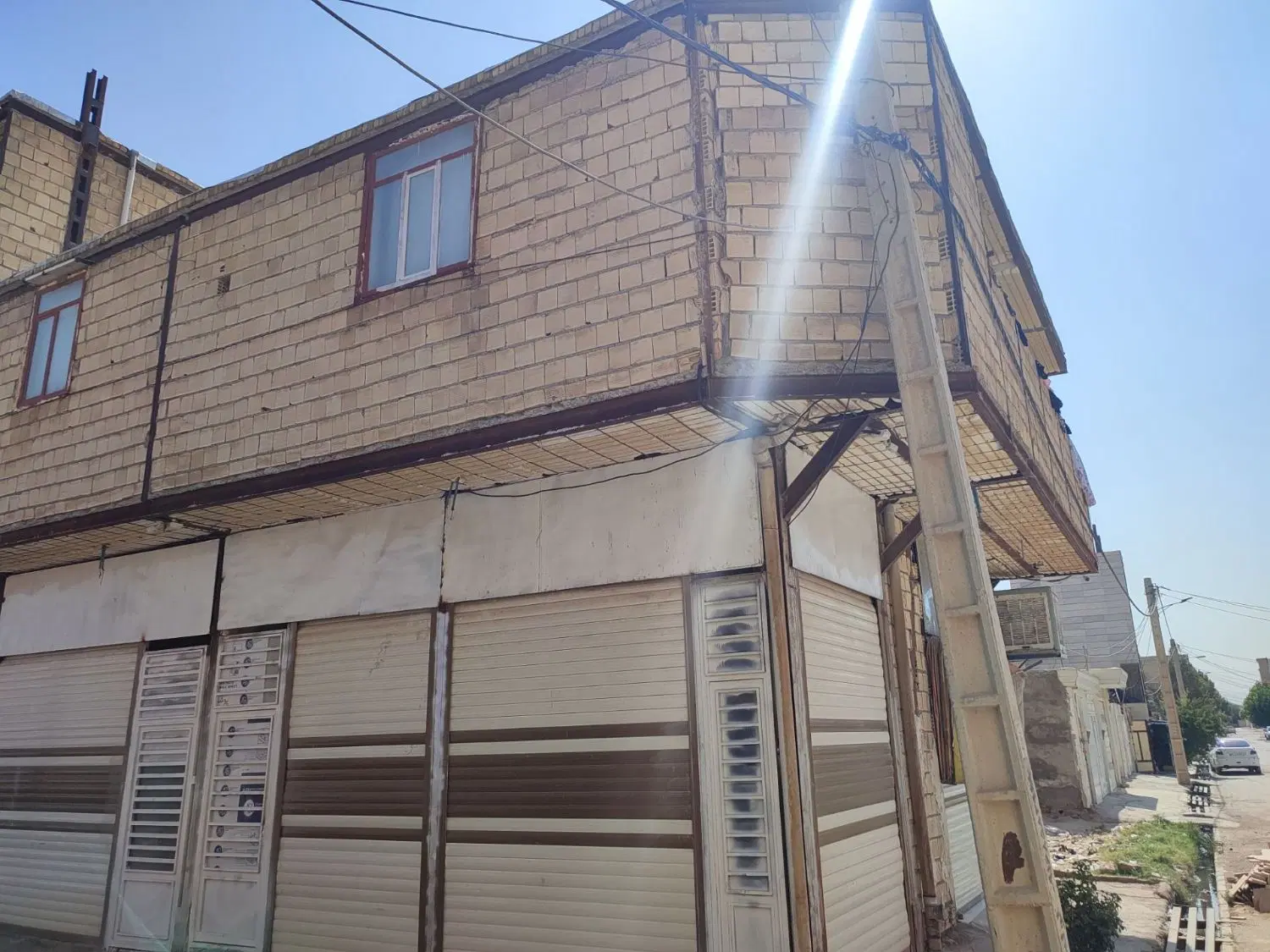 ساختمان تجاری مسکونی