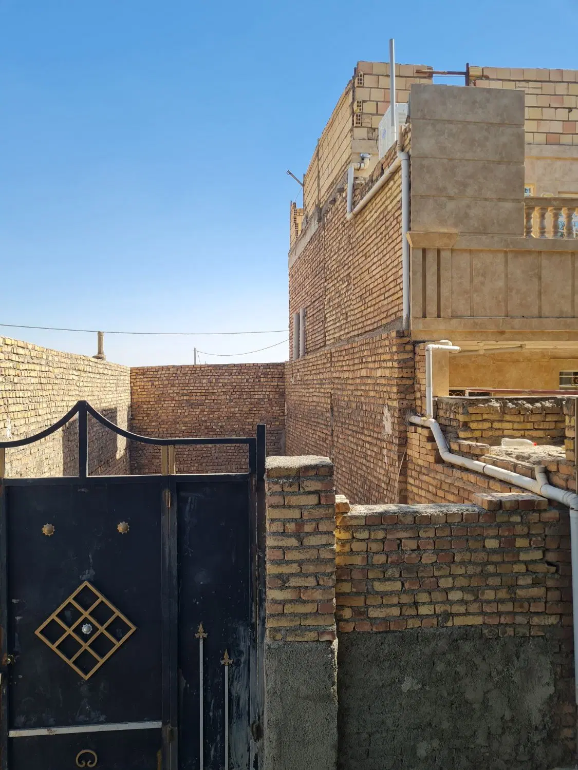 زمین چهاردیواری