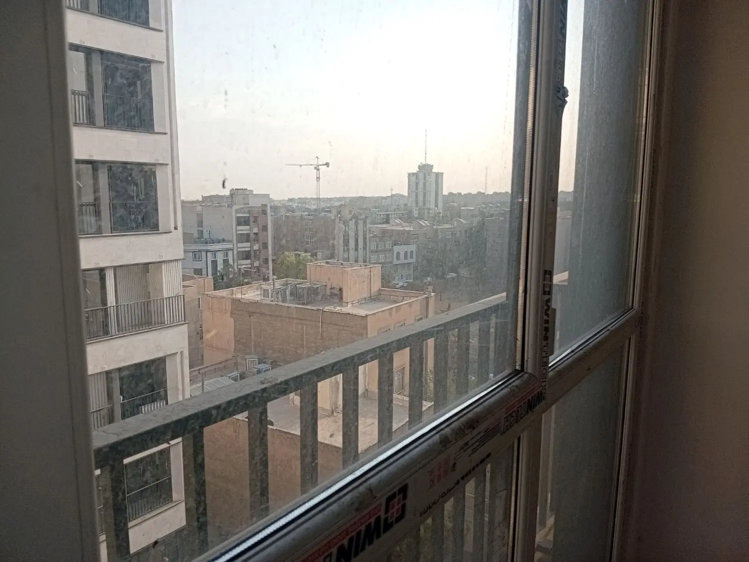 واحد ۱۳۶ متری ۳ خوابه با پارکینگ و انباری و تراس