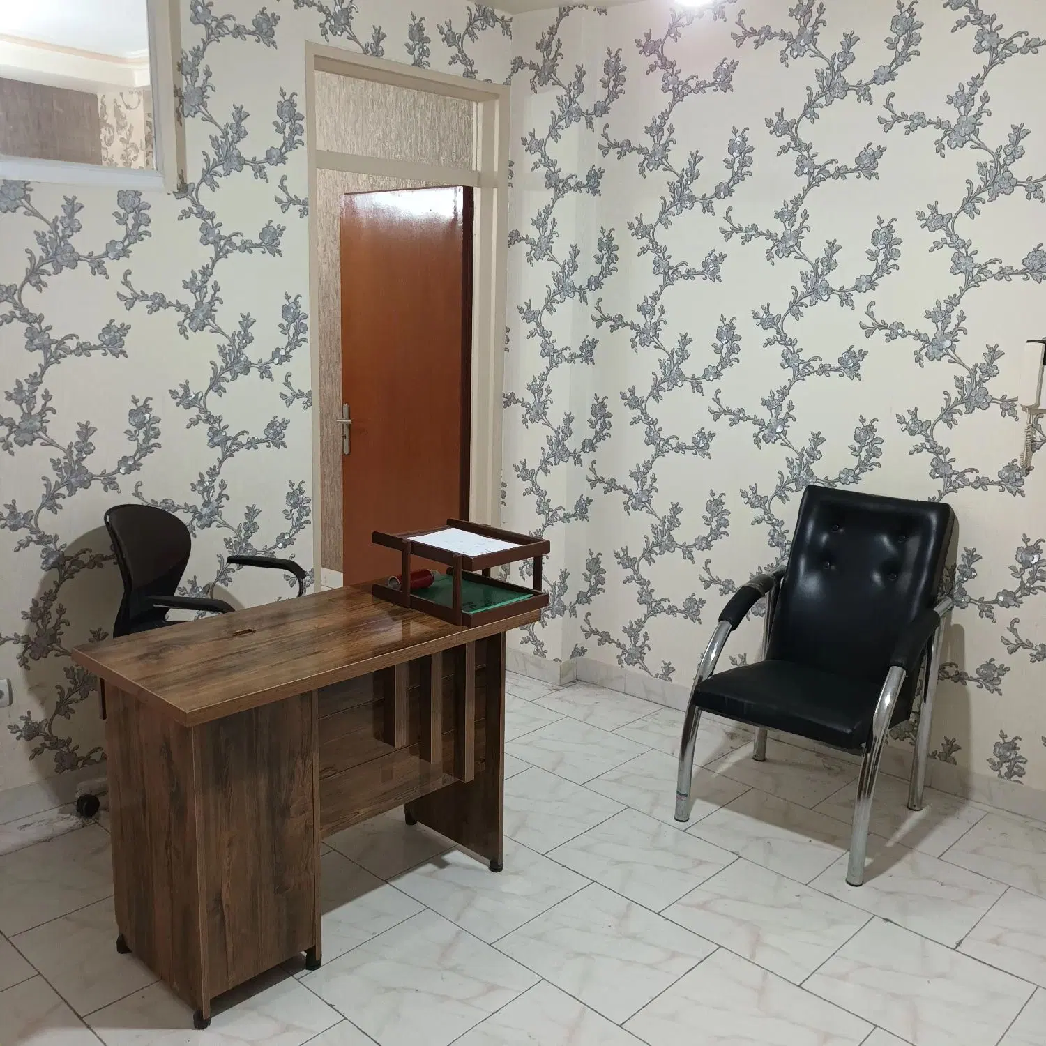 اجاره یک اتاق از یک واحد اداری