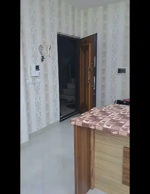 یک واحد ۱۰۴ متری واقع در خیابان شمس