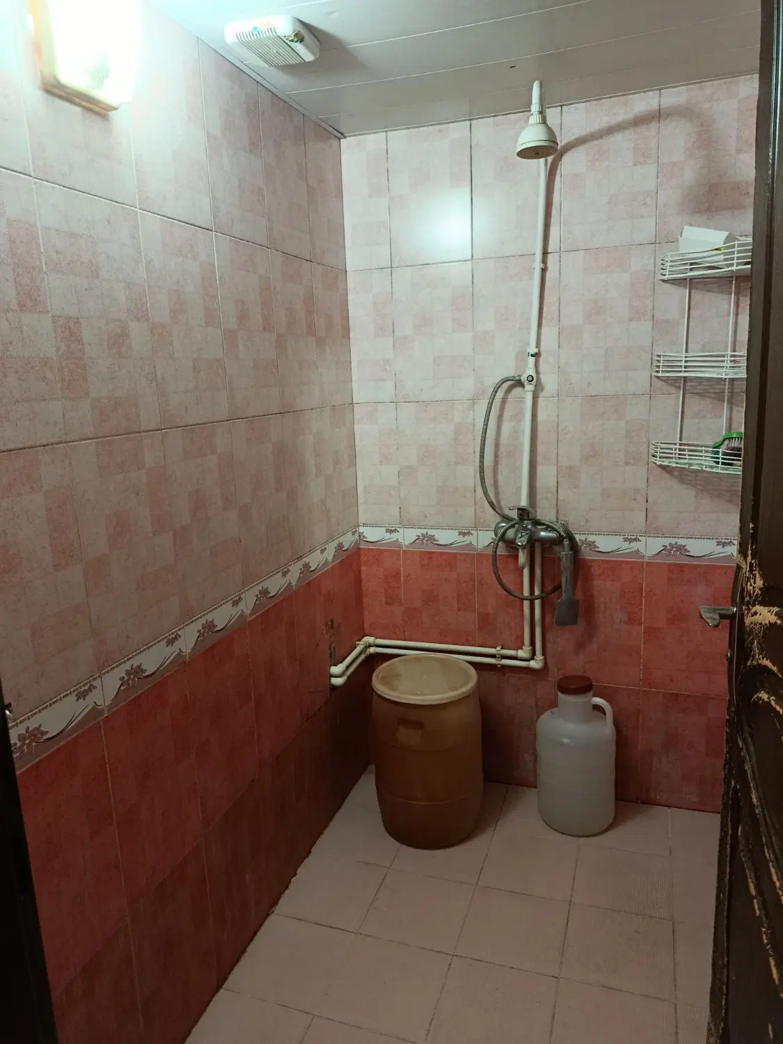 یک باب ساختمان دربست