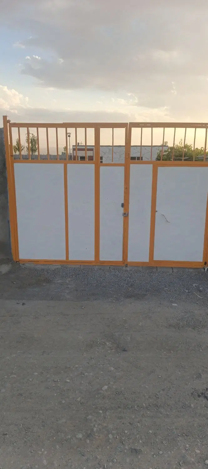 حیاط بزرگ جهت انباری