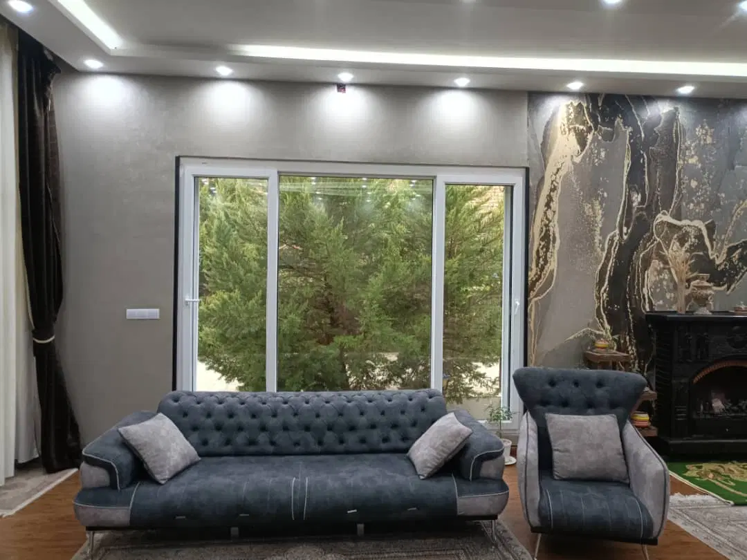 منزل بر خیابان