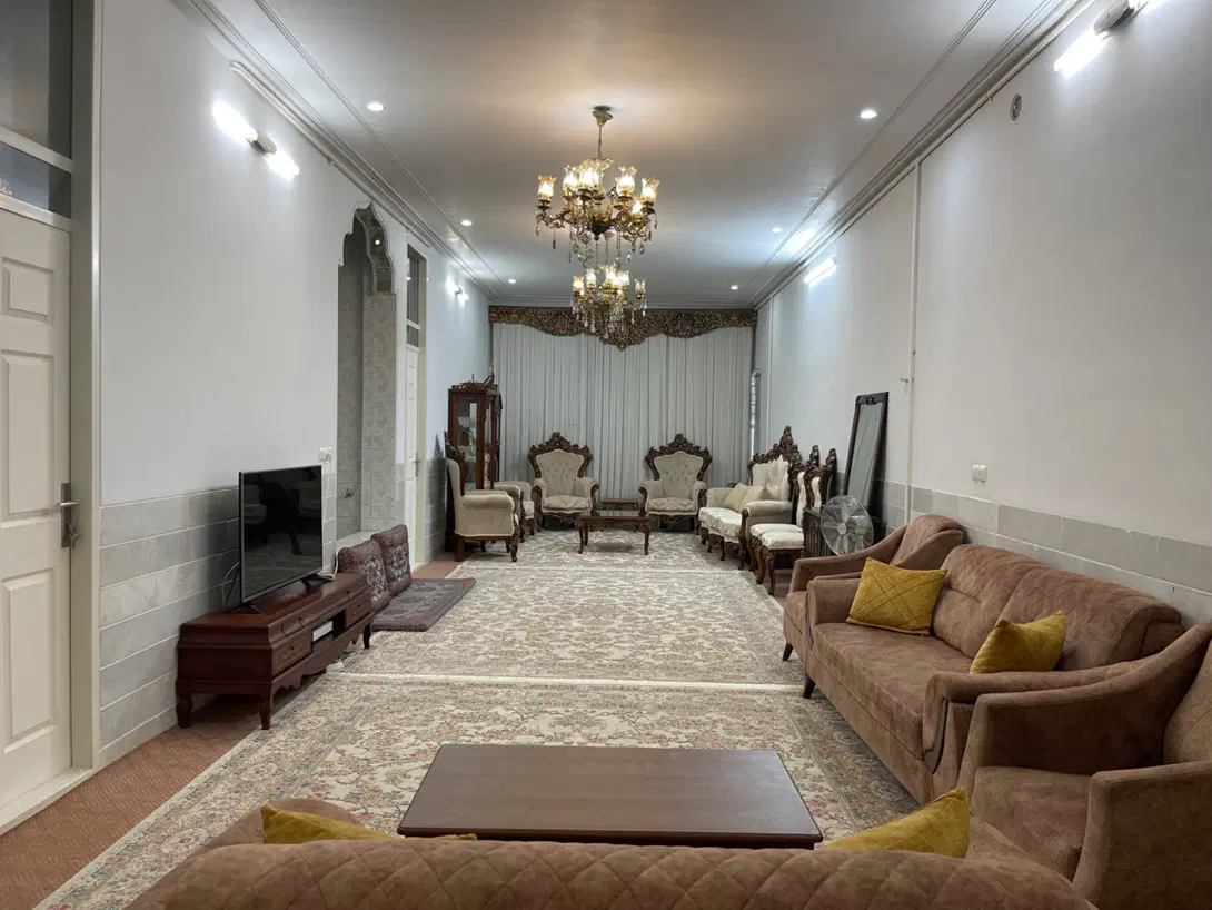 خانه بهترین جای امیرآباد، همکف و پیلوت